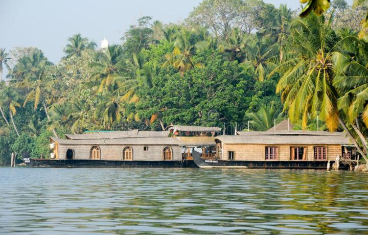 KOCHI , MUNNAR & ALLEPY TOUR 